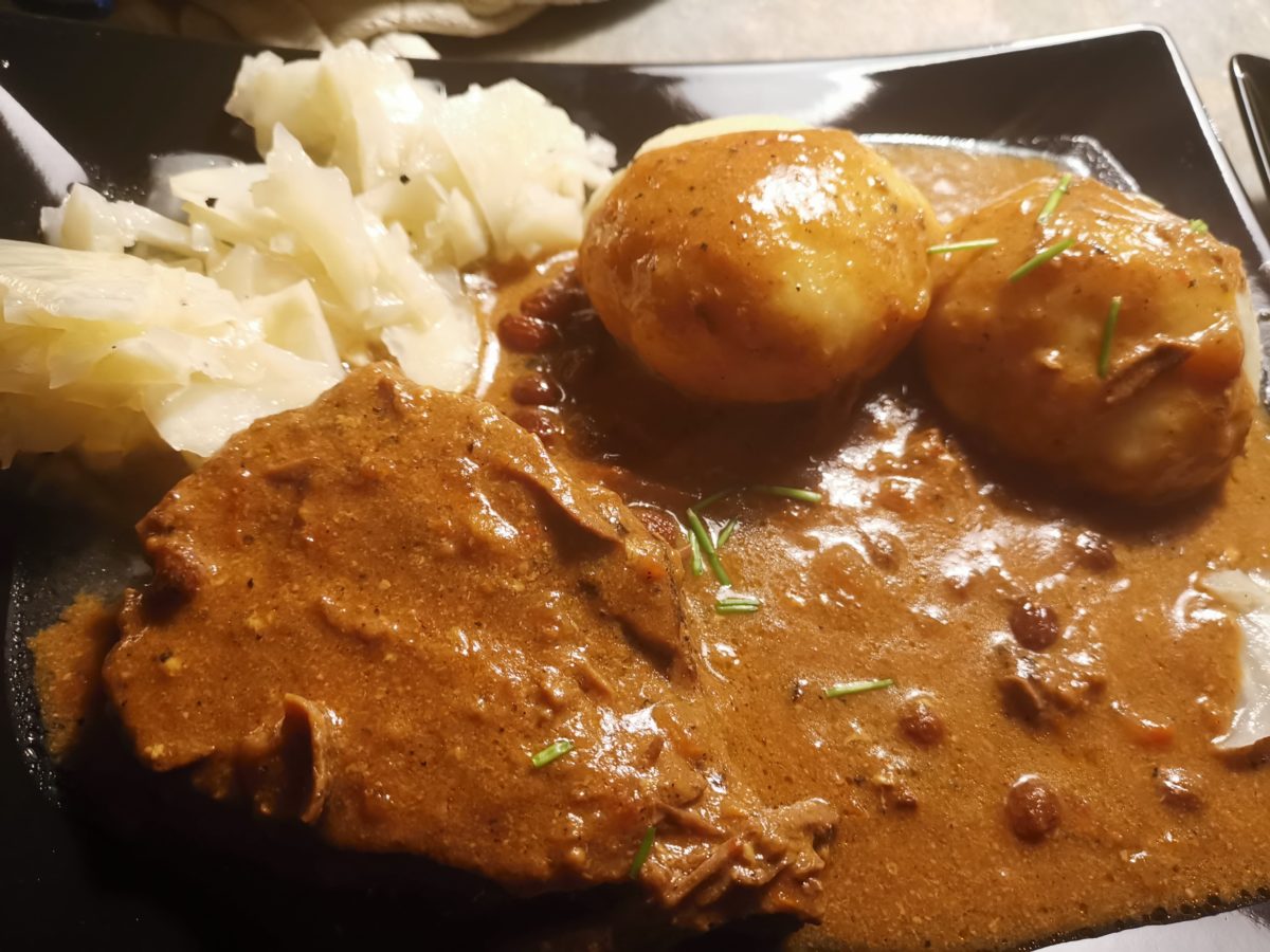 Sauerbraten - Kartoffelklöße und Selleriesalat - Hexen kochen praktisch