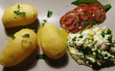 Pellkartoffeln mit Bärlauch-Quark und Leinöl