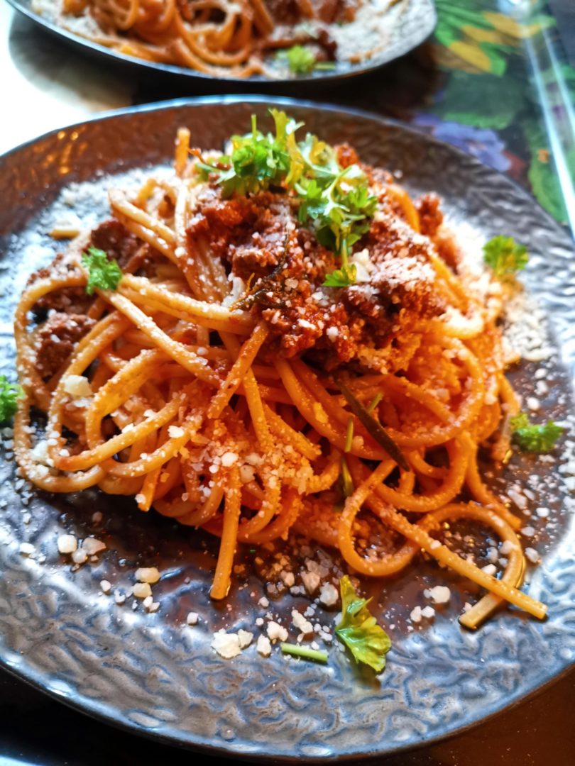 Spagetti Bolognese mit Parmesan