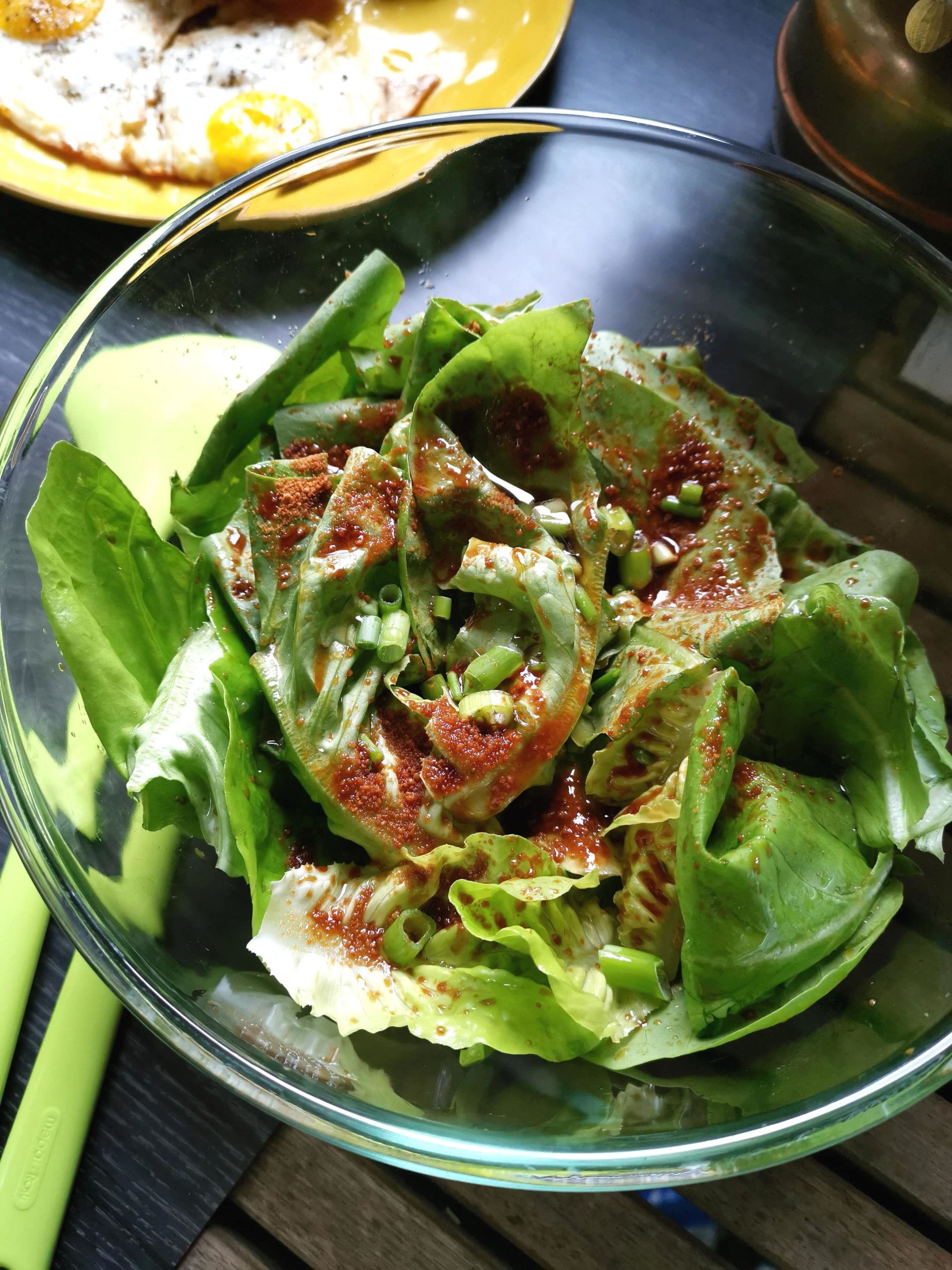 grüner Salat mit Kokosblütenzucker